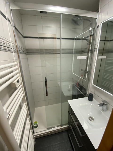 _lv_images__lot_0000000100_07_8211808