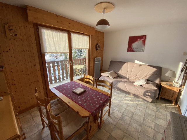 _lv_images__lot_0000000101_02_8540267