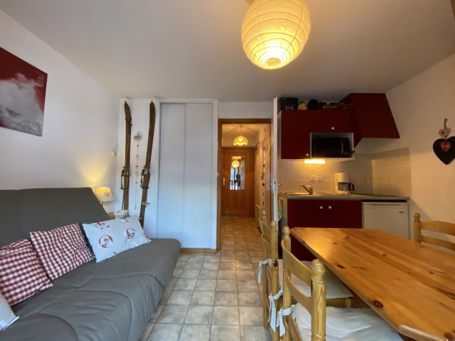 _lv_images__lot_0000000101_04_8337632