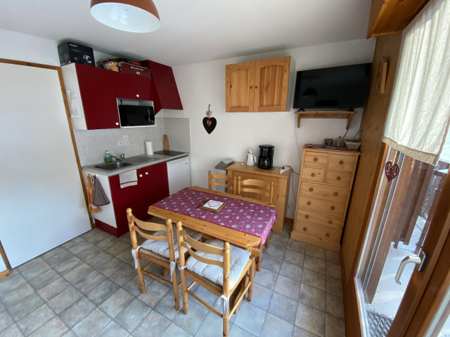 _lv_images__lot_0000000101_12_8540277