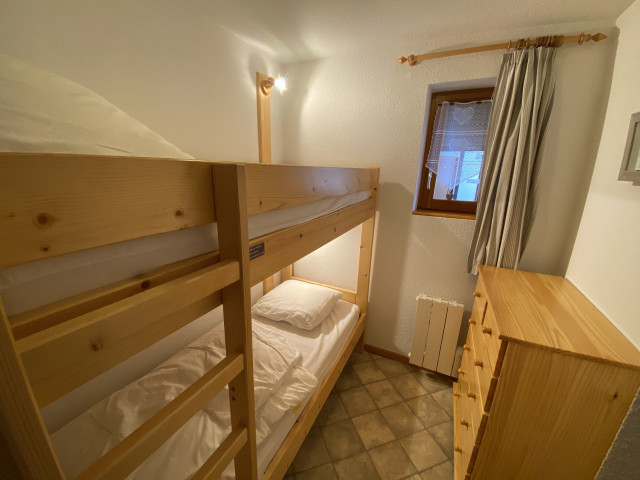 _lv_images__lot_0000000102_05_8279388