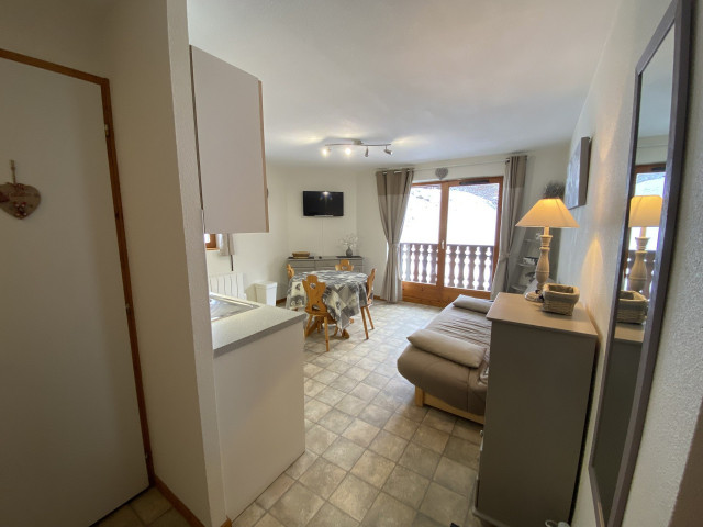 _lv_images__lot_0000000102_08_8503541