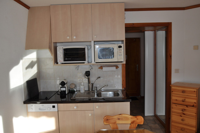 _lv_images__lot_0000000103_06_8271601