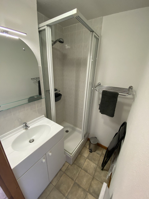 _lv_images__lot_0000000103_10_8401481