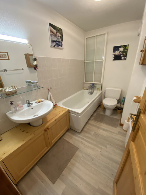 _lv_images__lot_0000000104_10_8516501