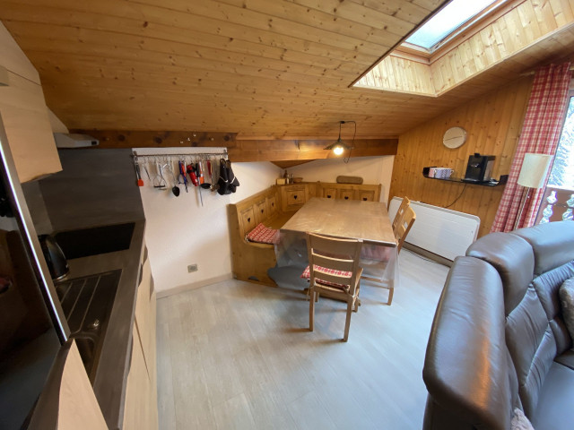 _lv_images__lot_0000000106_02_8503784