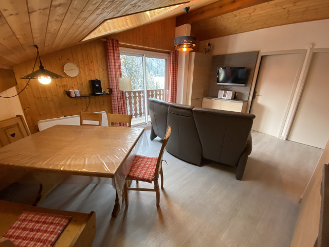 _lv_images__lot_0000000106_03_8556569