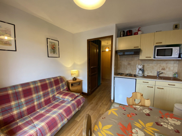 _lv_images__lot_0000000110_06_8865335