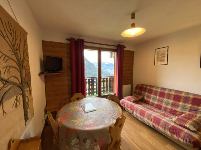 _lv_images__lot_0000000110_09_8298979