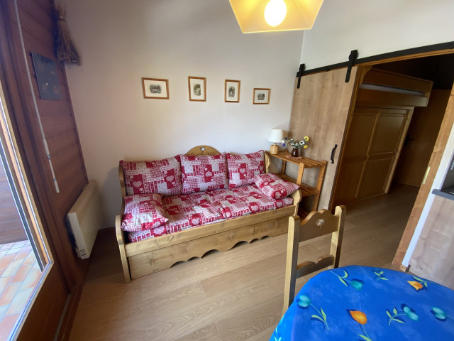 _lv_images__lot_0000000111_03_8508268