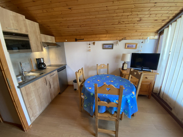 _lv_images__lot_0000000111_05_8552770