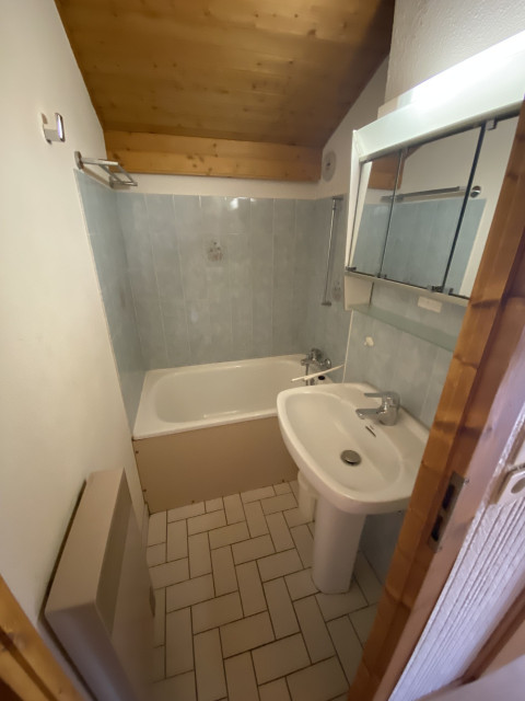 _lv_images__lot_0000000111_10_8523319