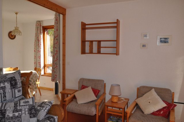 _lv_images__lot_0000000113_03_8264878