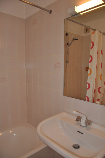 _lv_images__lot_0000000113_08_8557090