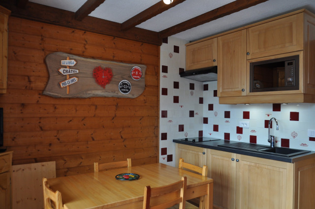 _lv_images__lot_0000000114_03_8205898