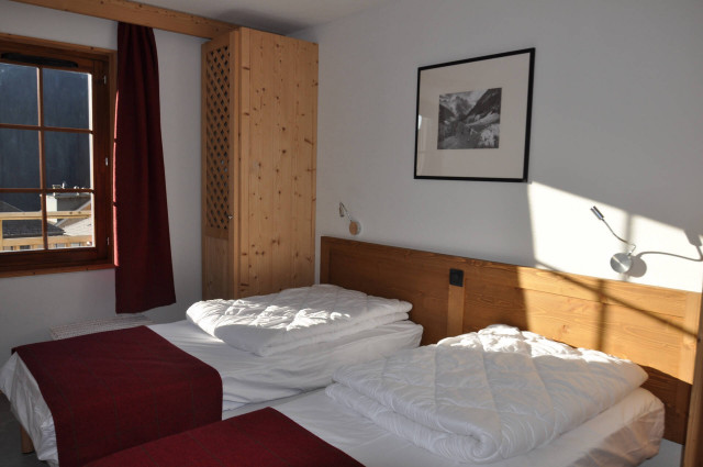 _lv_images__lot_0000000115_08_8475597