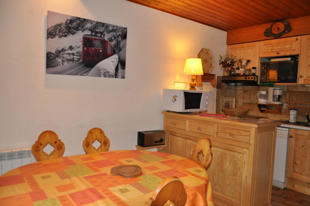 _lv_images__lot_0000000117_02_8241026