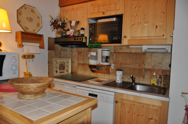 _lv_images__lot_0000000117_04_8458556