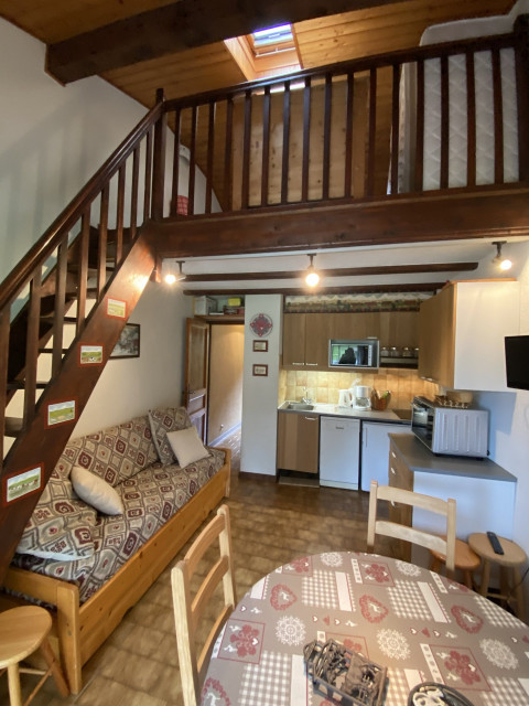 _lv_images__lot_0000000118_06_8324729