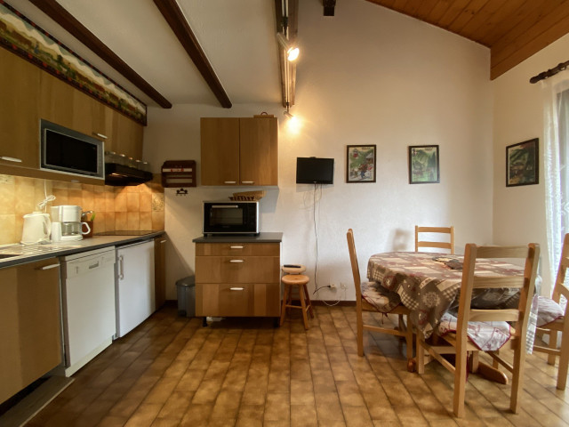 _lv_images__lot_0000000118_09_8392793