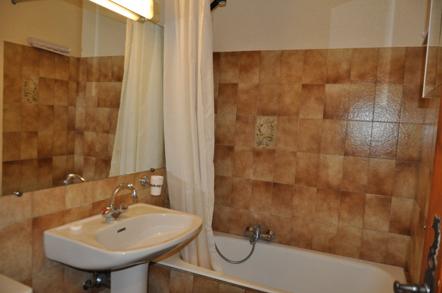 _lv_images__lot_0000000119_08_8548216