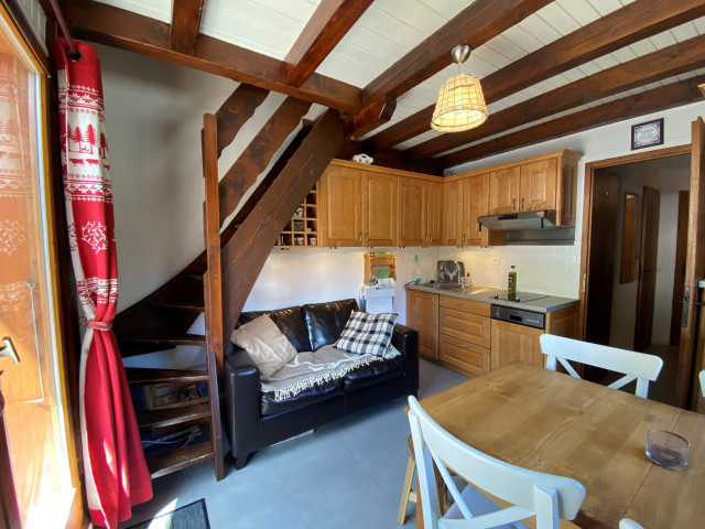 _lv_images__lot_0000000121_03_8542643