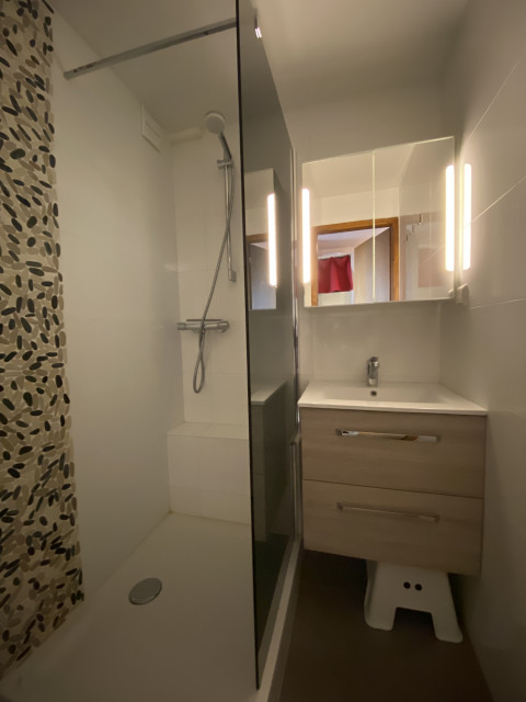 _lv_images__lot_0000000121_07_8459398