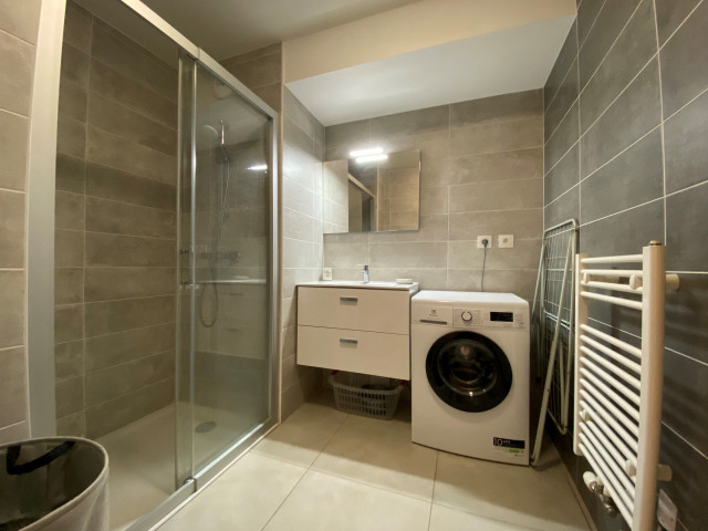 _lv_images__lot_0000000122_06_8307106