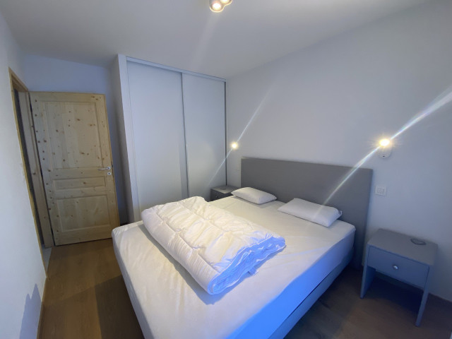 _lv_images__lot_0000000122_08_8281415