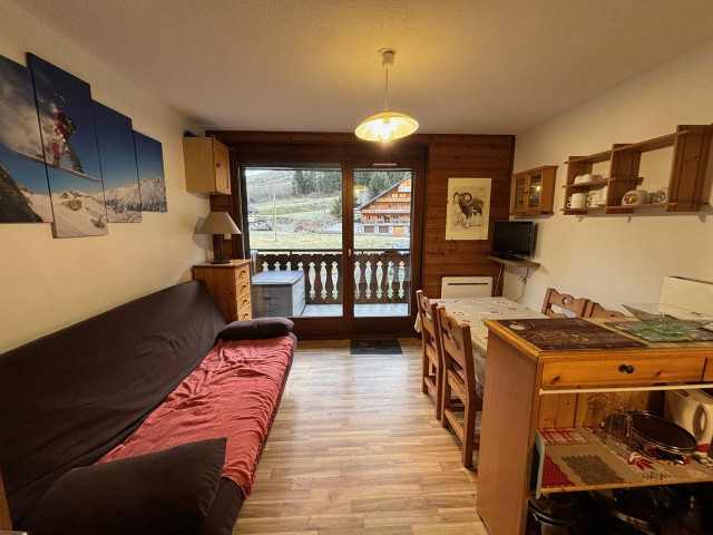 _lv_images__lot_0000000124_01_8516576