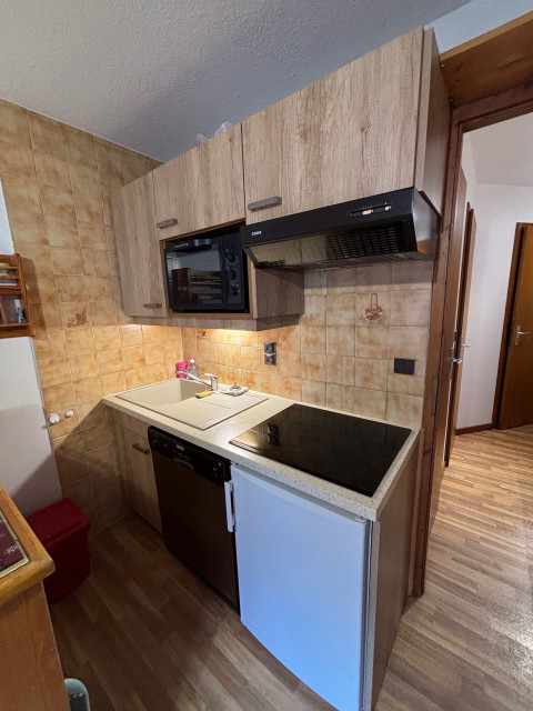 _lv_images__lot_0000000124_06_8516581