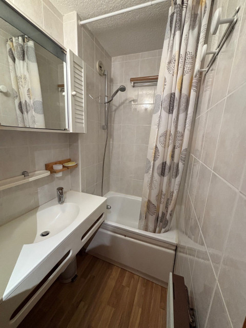 _lv_images__lot_0000000124_10_8506069