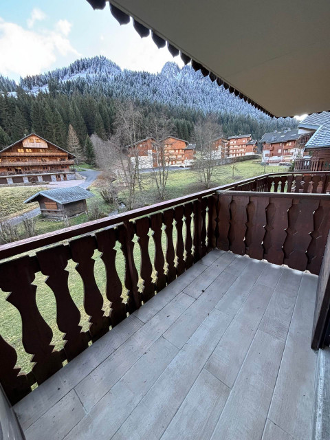 _lv_images__lot_0000000124_11_8301103