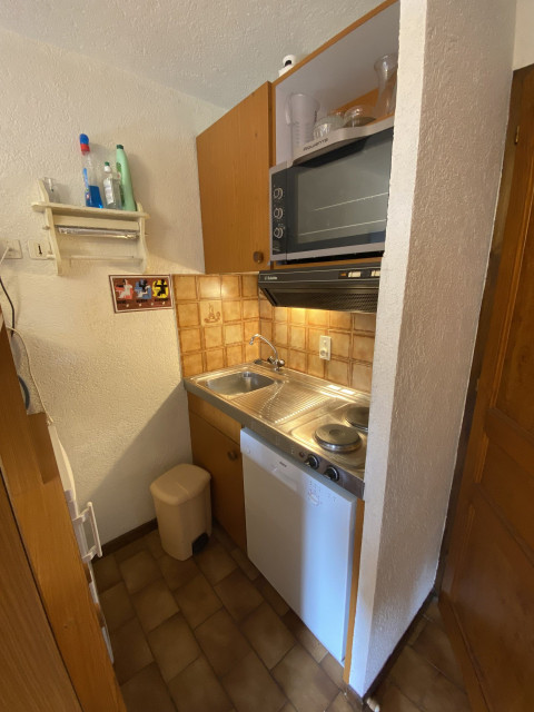 _lv_images__lot_0000000125_04_8220356