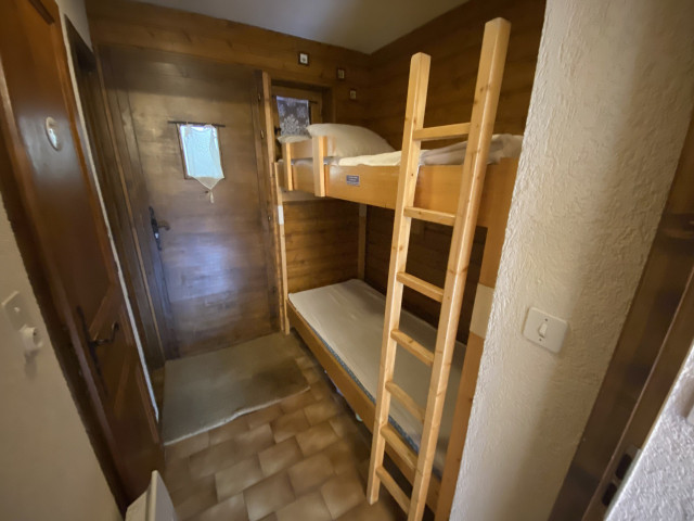 _lv_images__lot_0000000125_06_8500168