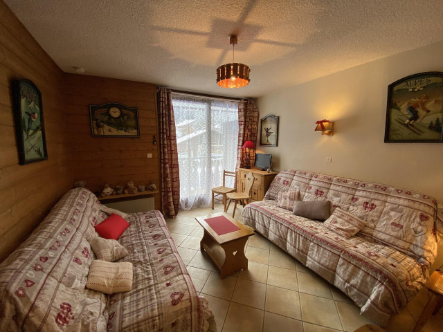 _lv_images__lot_0000000126_08_8459166