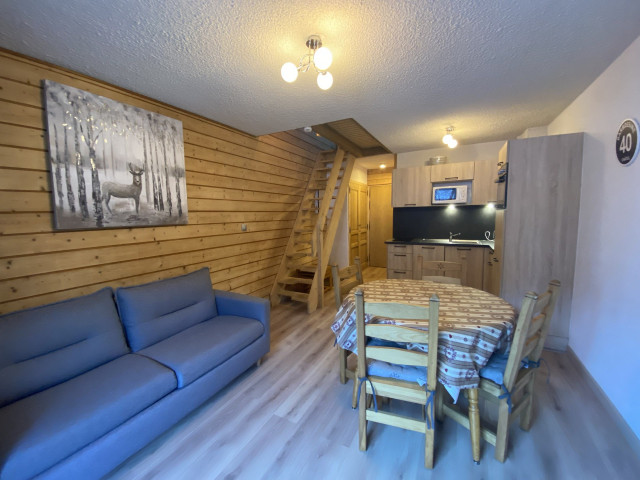 _lv_images__lot_0000000127_01_8458947