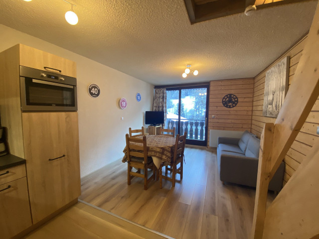 _lv_images__lot_0000000127_02_8458948