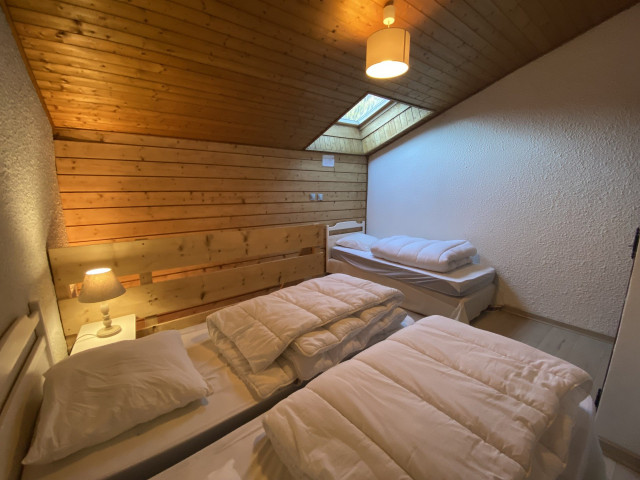 _lv_images__lot_0000000127_08_8576281