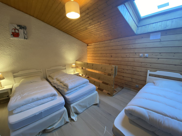 _lv_images__lot_0000000127_09_8209586