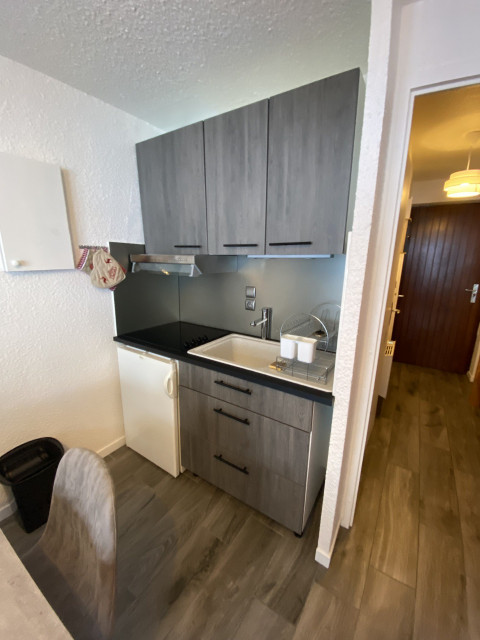 _lv_images__lot_0000000130_05_8230512