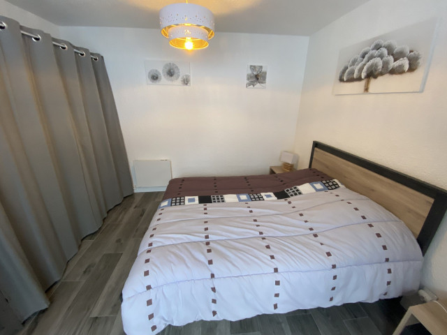 _lv_images__lot_0000000130_08_8230515