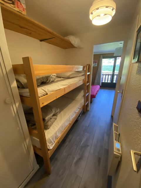 _lv_images__lot_0000000130_09_8499373