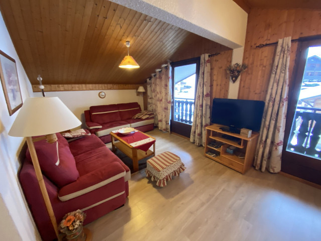 _lv_images__lot_0000000132_02_8207354