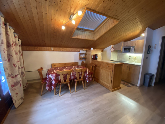 _lv_images__lot_0000000132_06_8546128