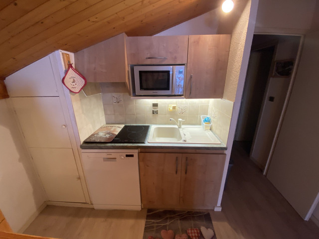 _lv_images__lot_0000000132_08_8458785