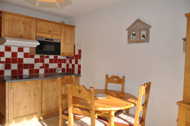 _lv_images__lot_0000000133_04_8292417