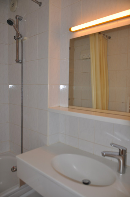 _lv_images__lot_0000000133_08_8292421