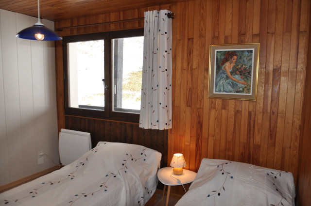 _lv_images__lot_0000000139_04_8301240