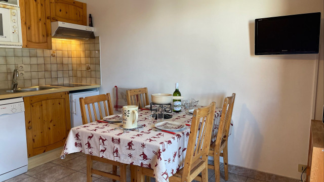 _lv_images__lot_0000000142_02_8459170